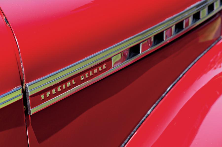  Chevrolet Special DeLuxe 2-Door Town Sedan 1940 года  (фото 12 из 18)